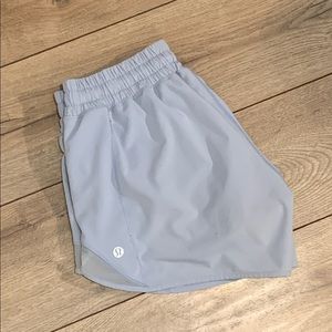 Lululemon Hotty Hot Shorts Long 4” Size 6 Daydream